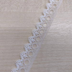 Lace Knitting in Lace (Knit-in-Lace) Single side White