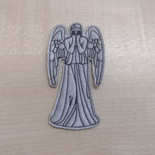 Motif Patch Crying Angel Statue