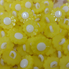 Buttons Plastic Flower Shank 15mm (1.5cm) Daisy