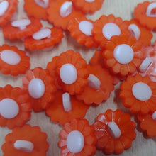 Buttons Plastic Flower Shank 15mm (1.5cm) Daisy