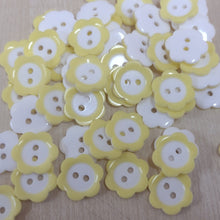 Buttons Plastic 2 Hole Cute Flower 15mm / 18mm