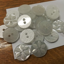 Buttons Plastic Round Star 14mm (1.4cm)