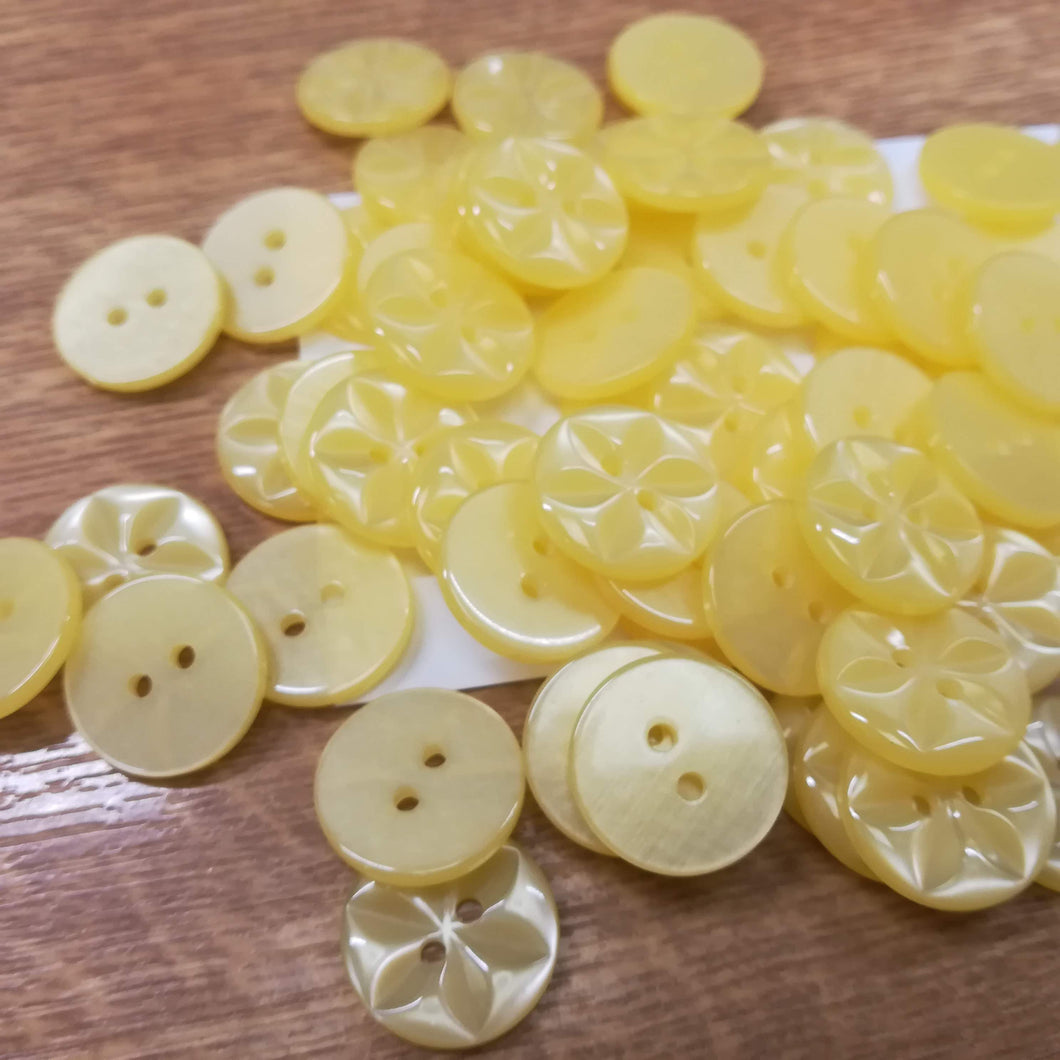 Buttons Plastic Round Star 16mm (1.6cm)
