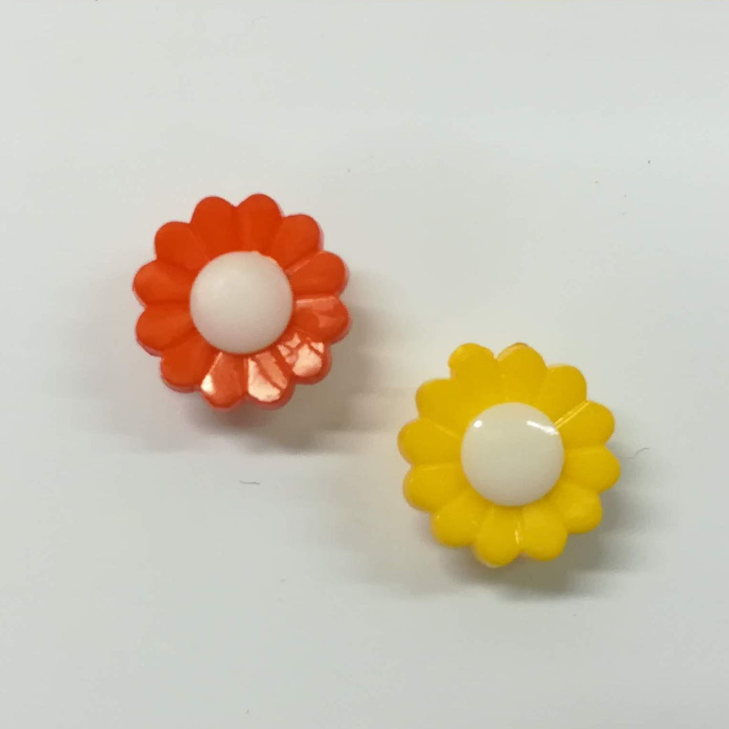 Buttons Plastic Flower Shank 15mm (1.5cm) Daisy