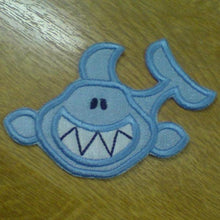 Motif Patch Cute Smilling Cartoon Shark